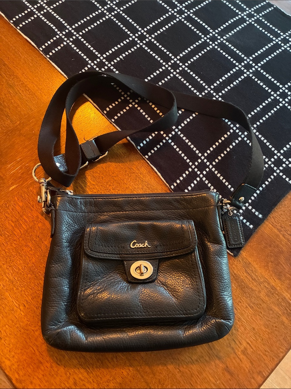 Coach Vintage Park Black Pebbled Leather Swingpack Crossbody + silver turnlock